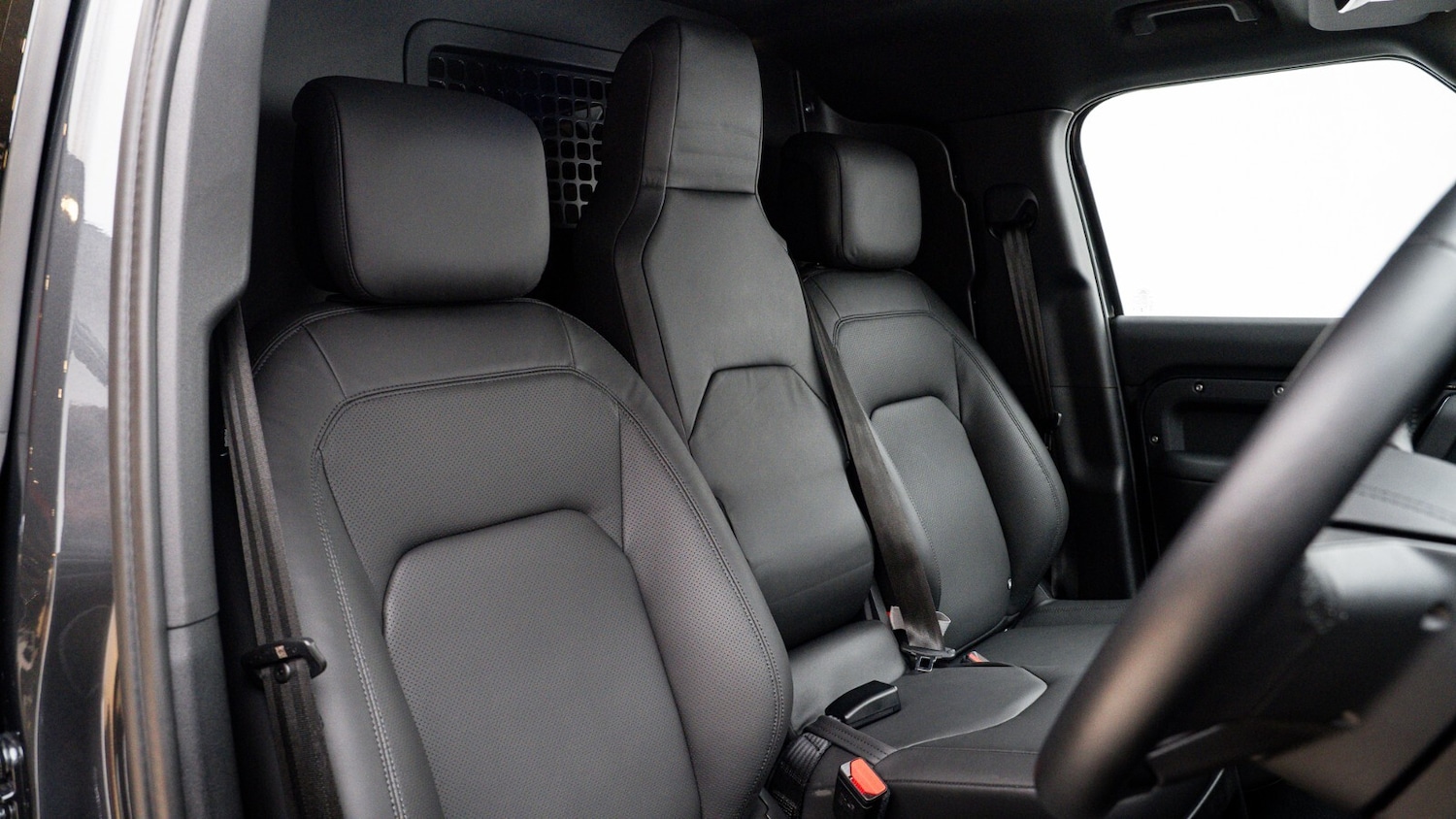 Used Land Rover Defender 2025 for sale - 76842118: Photo 3