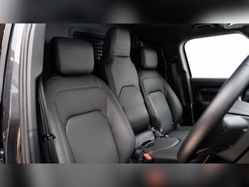 Used Land Rover Defender 2025 for sale - 76842118: Photo