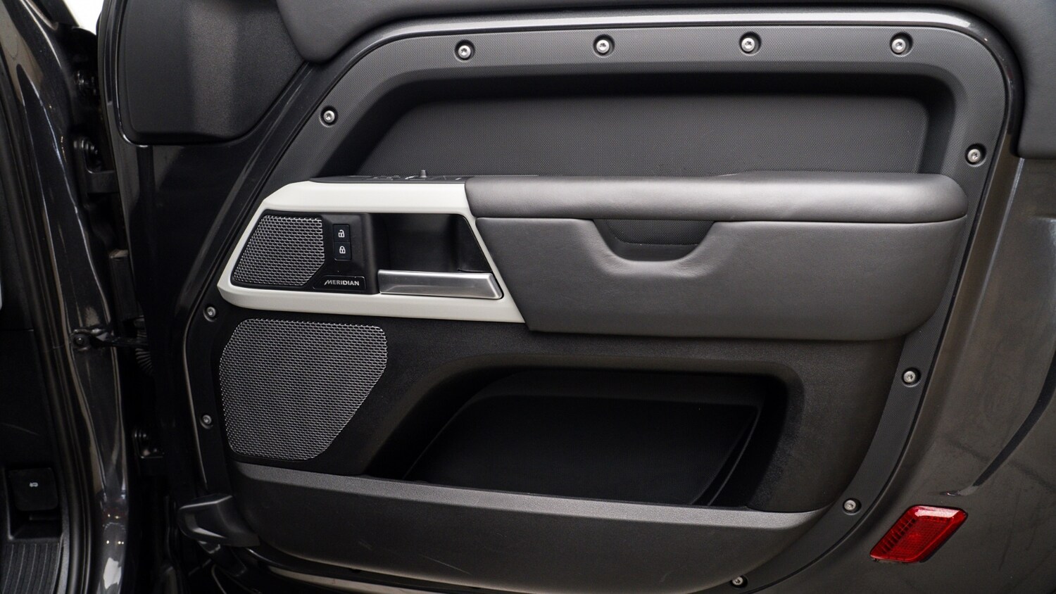 Used Land Rover Defender 2023 for sale - 77988430: Photo 12