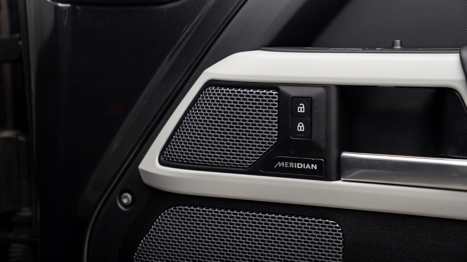 Used Land Rover Defender 2023 for sale - 77988430: Photo 13