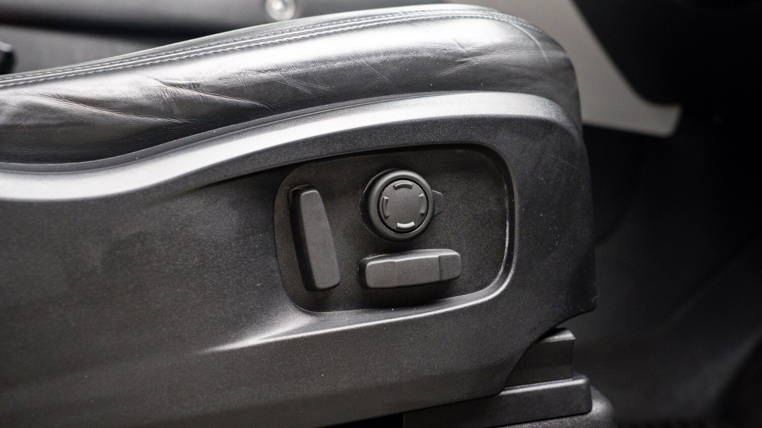 Used Land Rover Defender 2023 for sale - 77988430: Photo 14