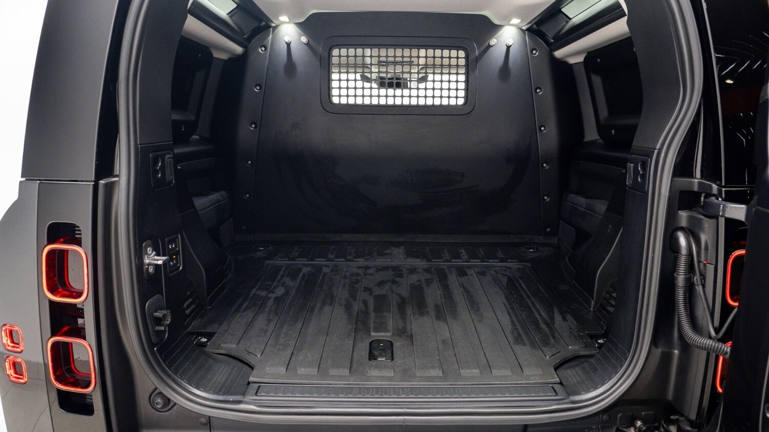 Used Land Rover Defender 2023 for sale - 77988430: Photo 4