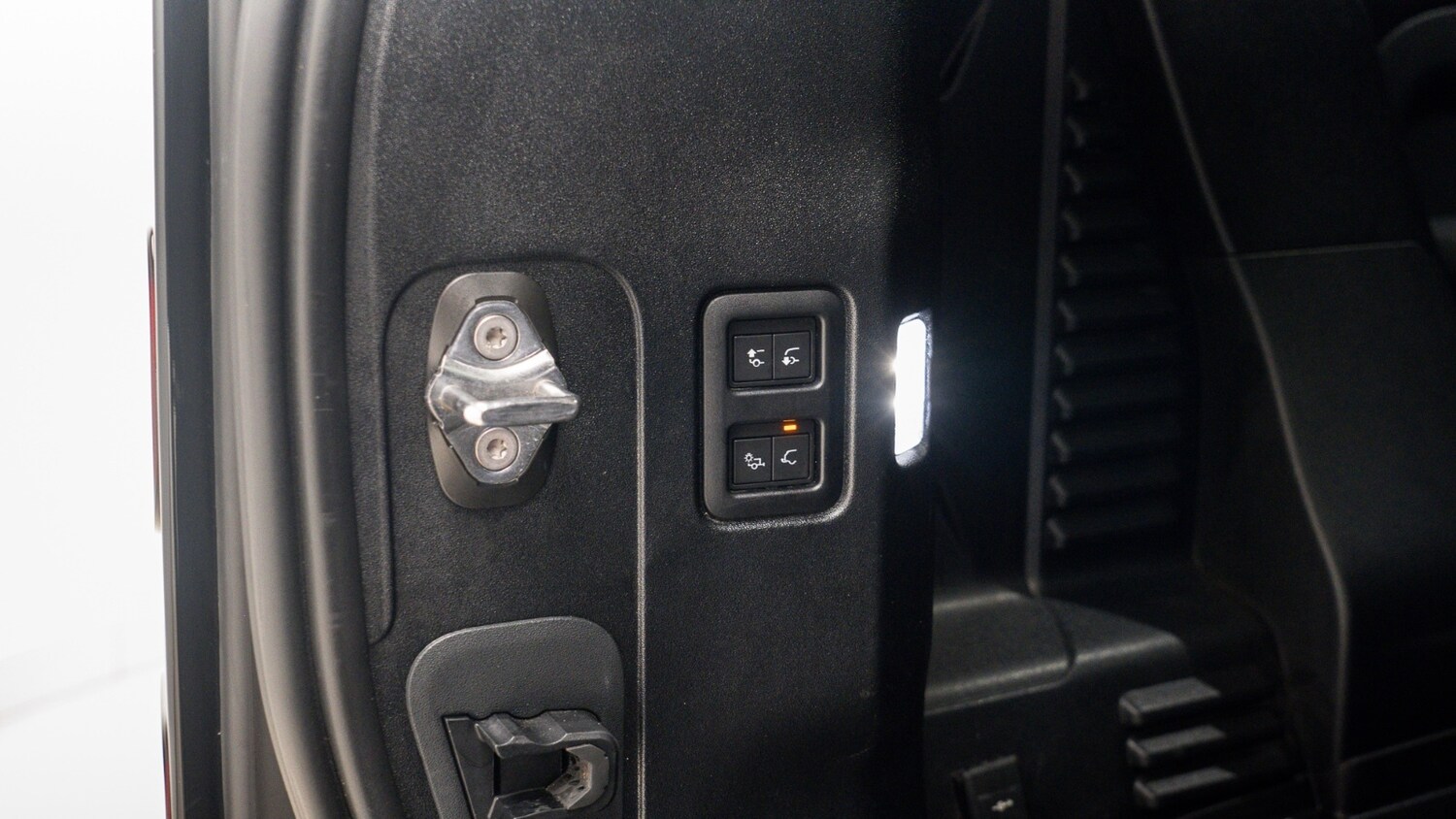 Used Land Rover Defender 2023 for sale - 77988430: Photo 9