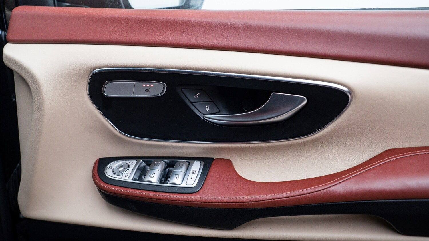 Used Mercedes-Benz V-Class 2023 for sale - 77366899: Photo 38