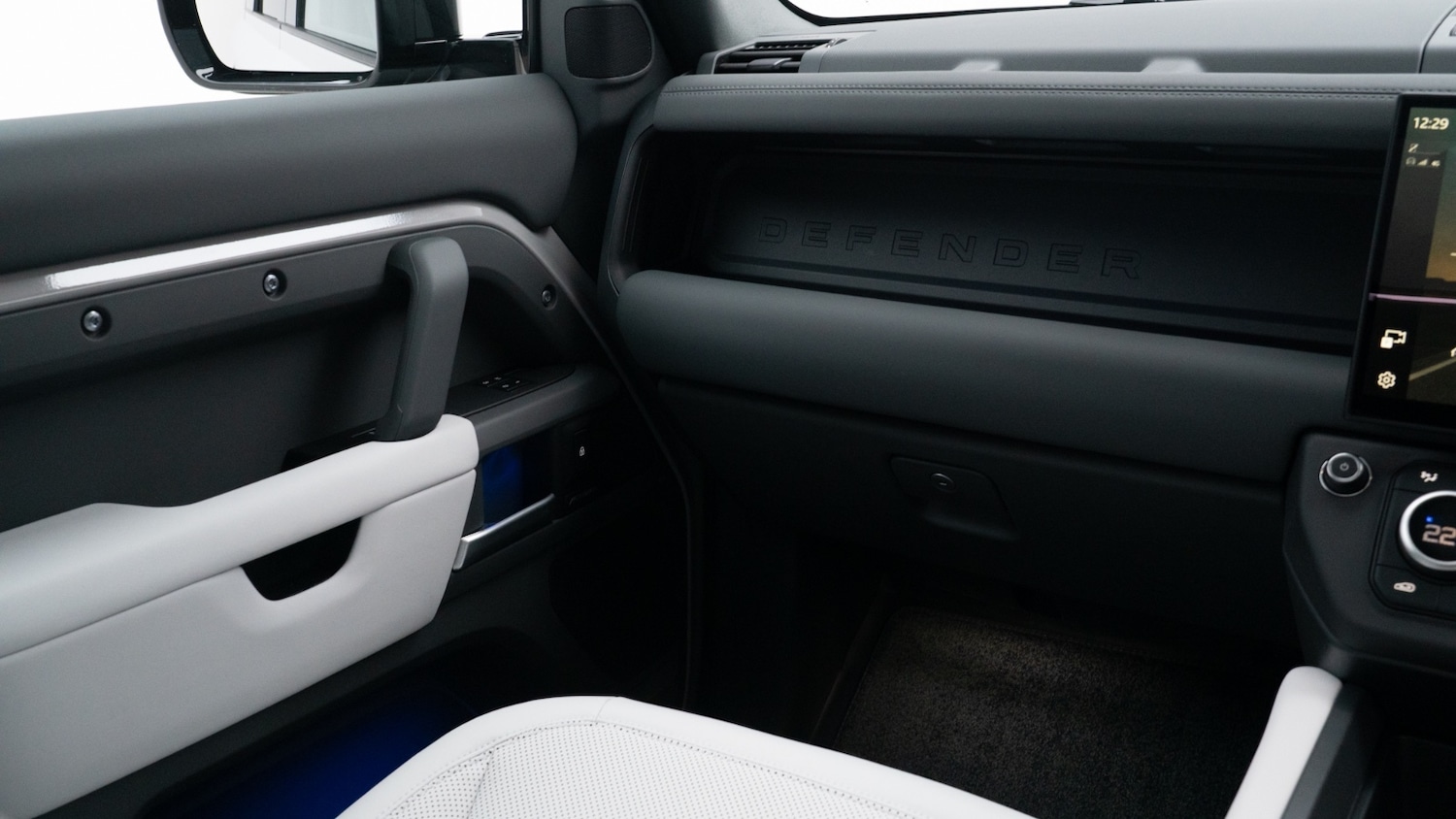 Used Land Rover Defender 2025 for sale - 76434885: Photo 19