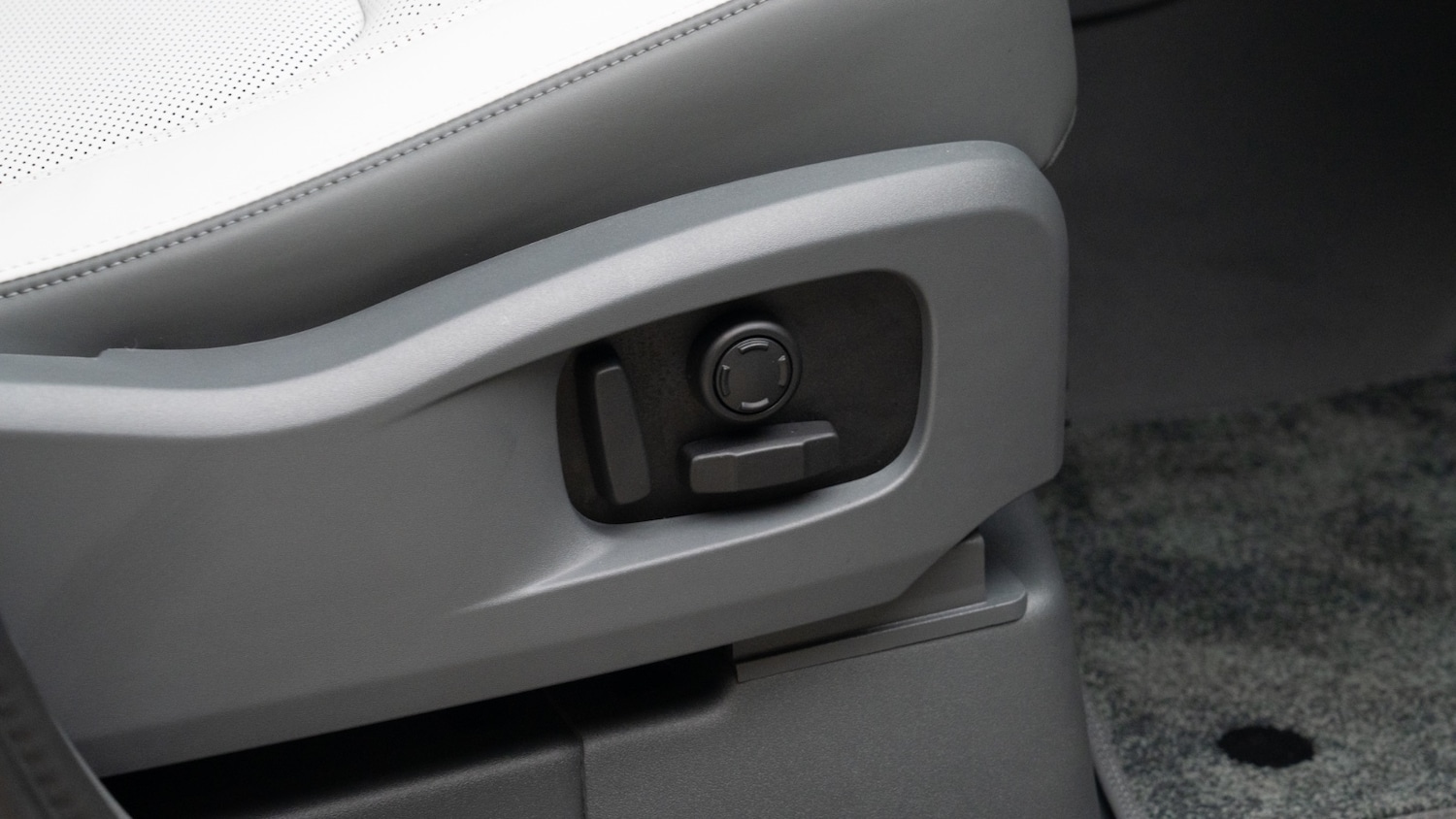 Used Land Rover Defender 2025 for sale - 76434885: Photo 20