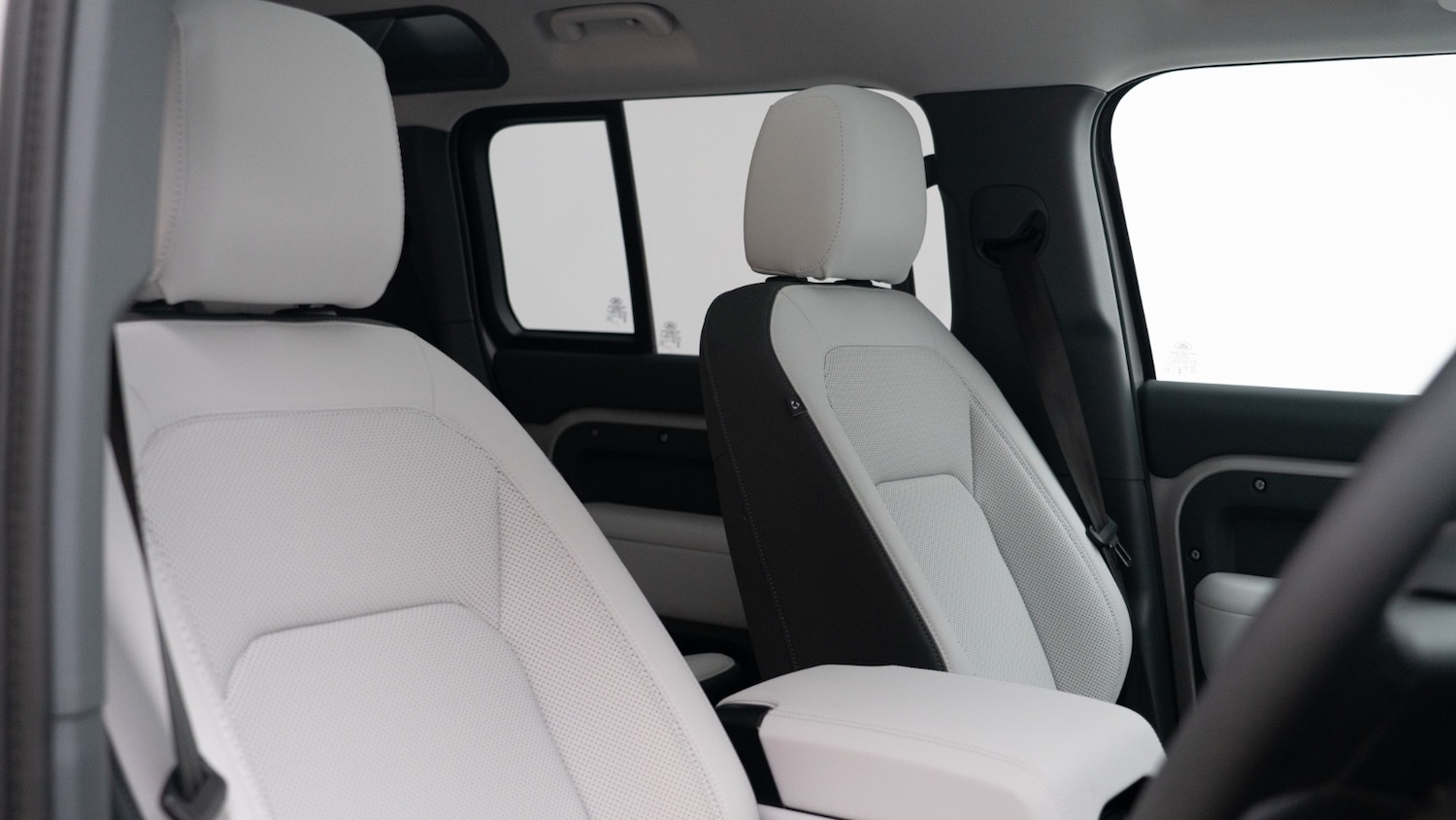 Used Land Rover Defender 2025 for sale - 76434885: Photo 3