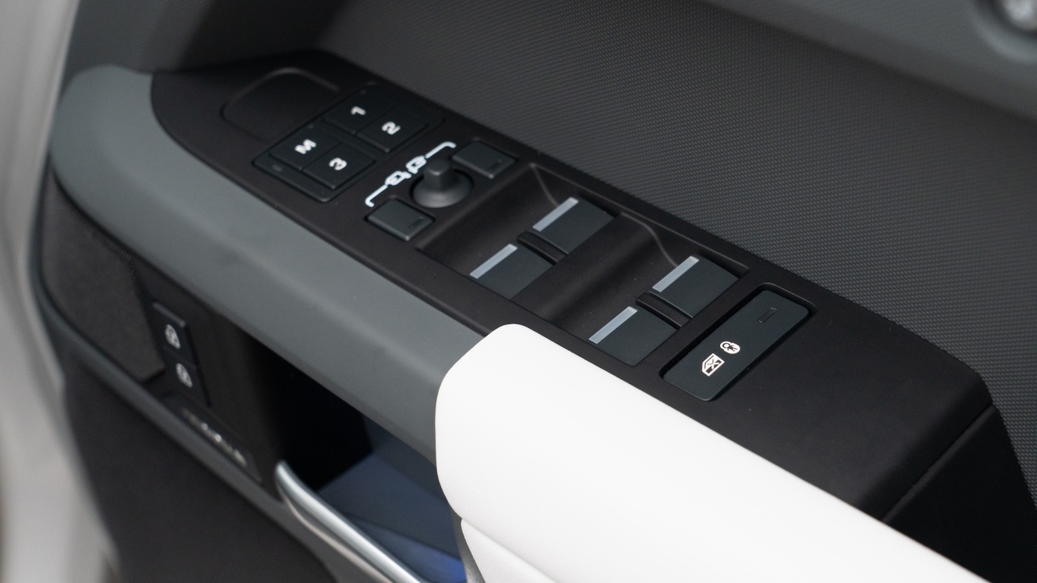 Used Land Rover Defender 2025 for sale - 76434885: Photo 30