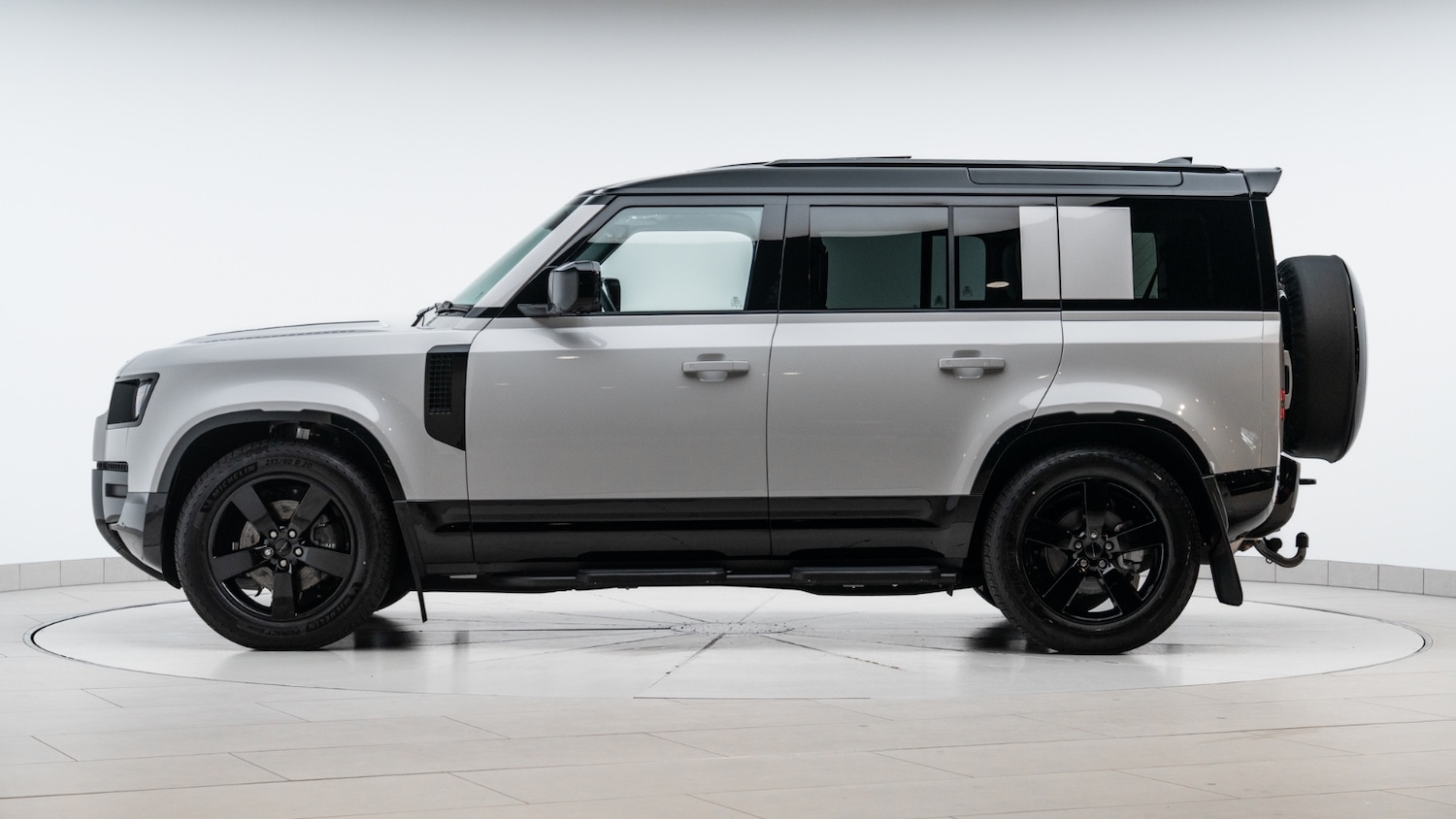 Used Land Rover Defender 2025 for sale - 76434885: Photo 5