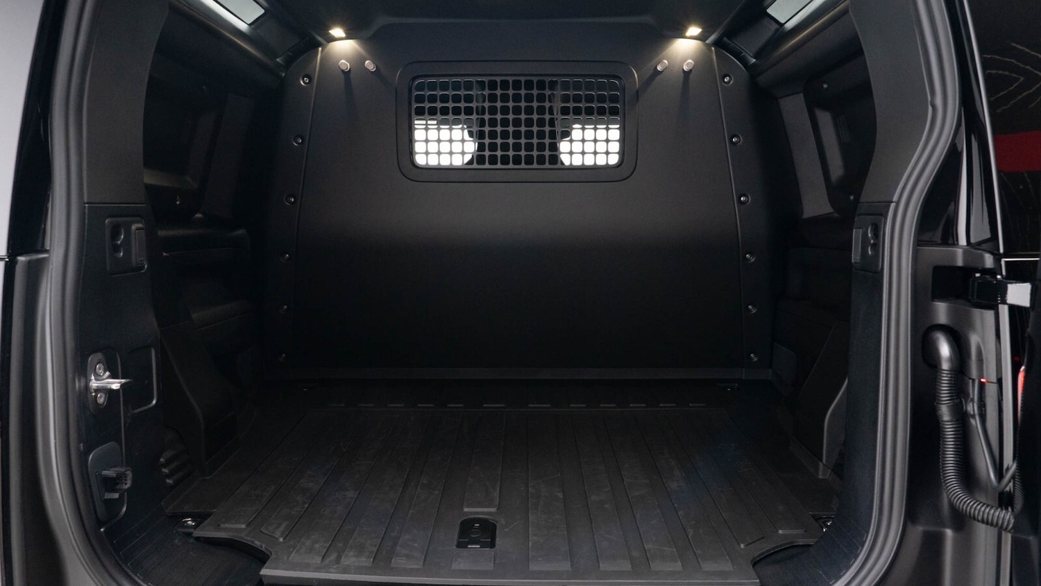 Used Land Rover Defender 2025 for sale - 76366456: Photo 18