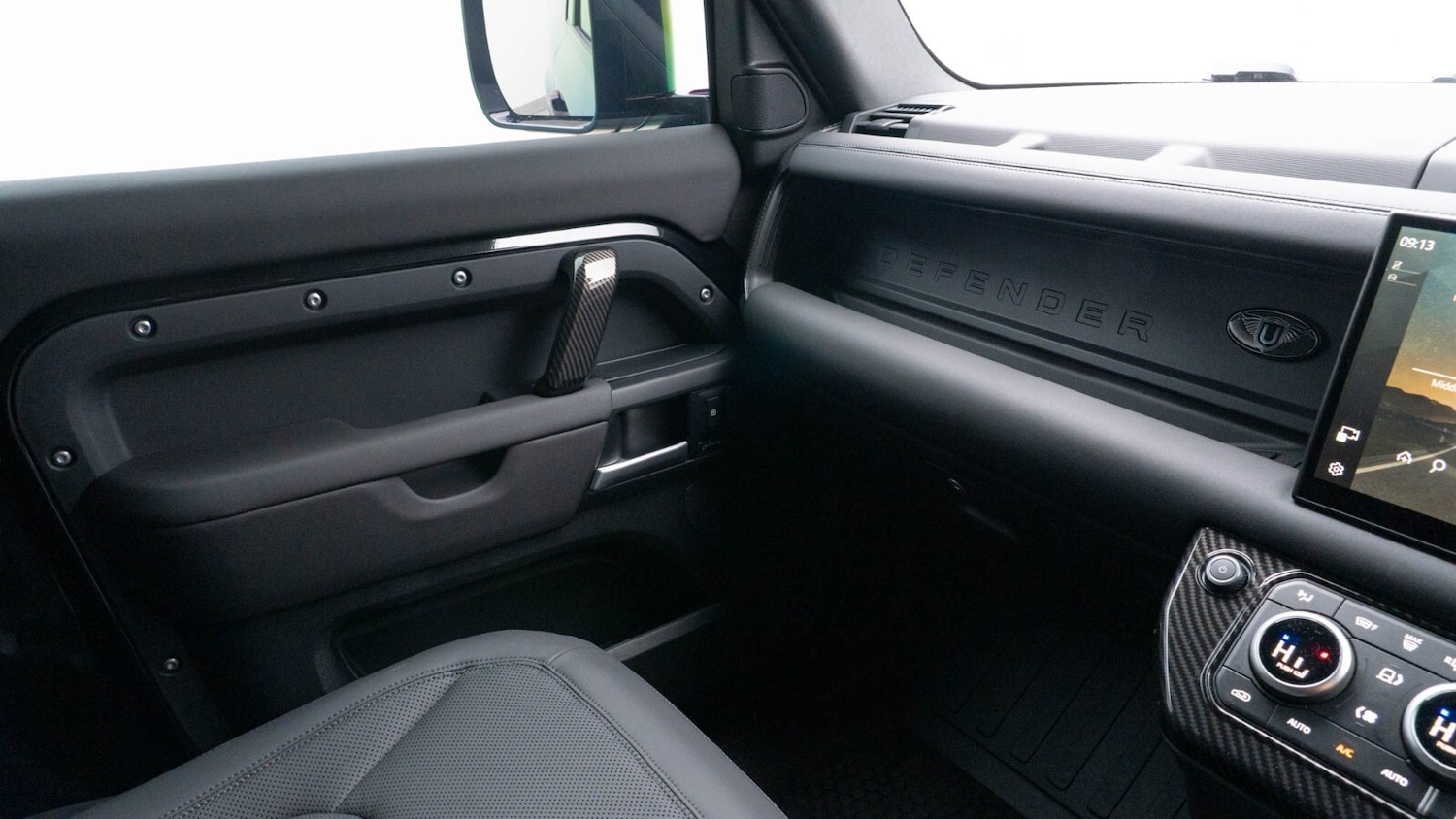 Used Land Rover Defender 2025 for sale - 76366456: Photo 24