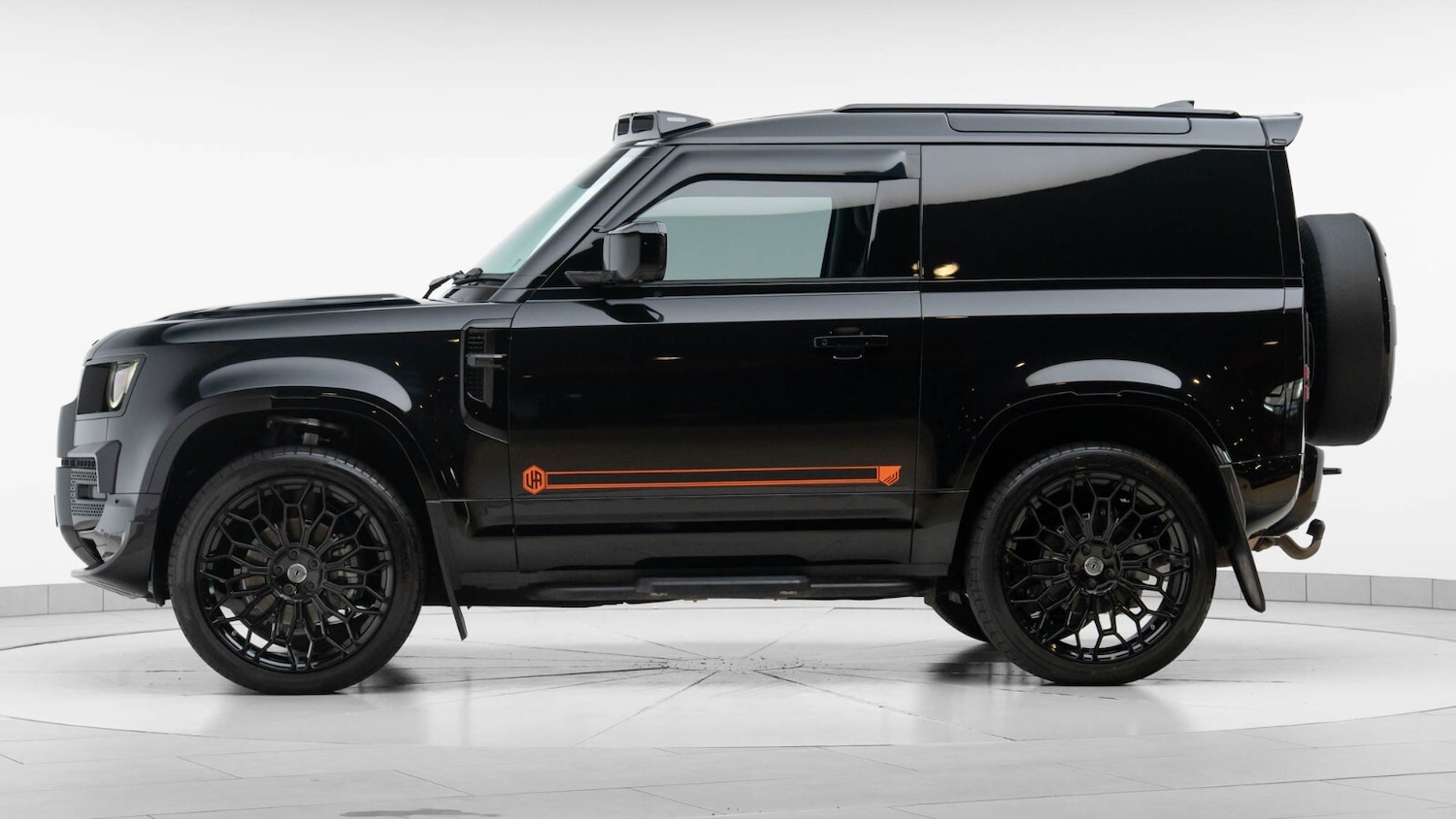 Used Land Rover Defender 2025 for sale - 76366456: Photo 4