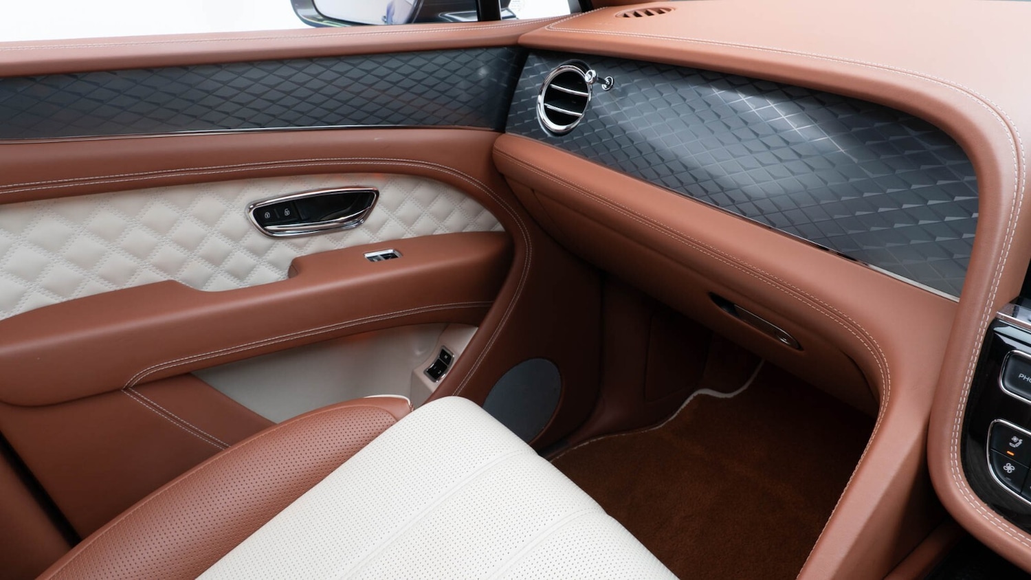 Used Bentley Bentayga 2022 for sale - 76172331: Photo 35