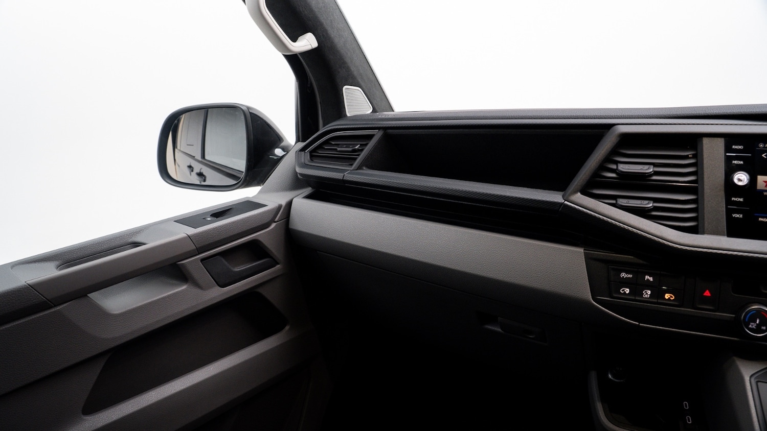 Used Volkswagen Transporter 2023 for sale - 76834849: Photo 30