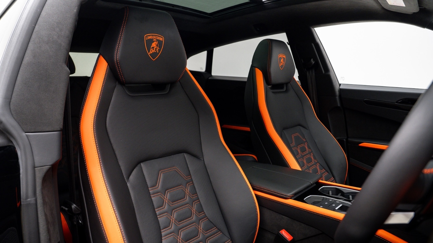 Used Lamborghini Urus 2025 for sale - 77903309: Photo 3