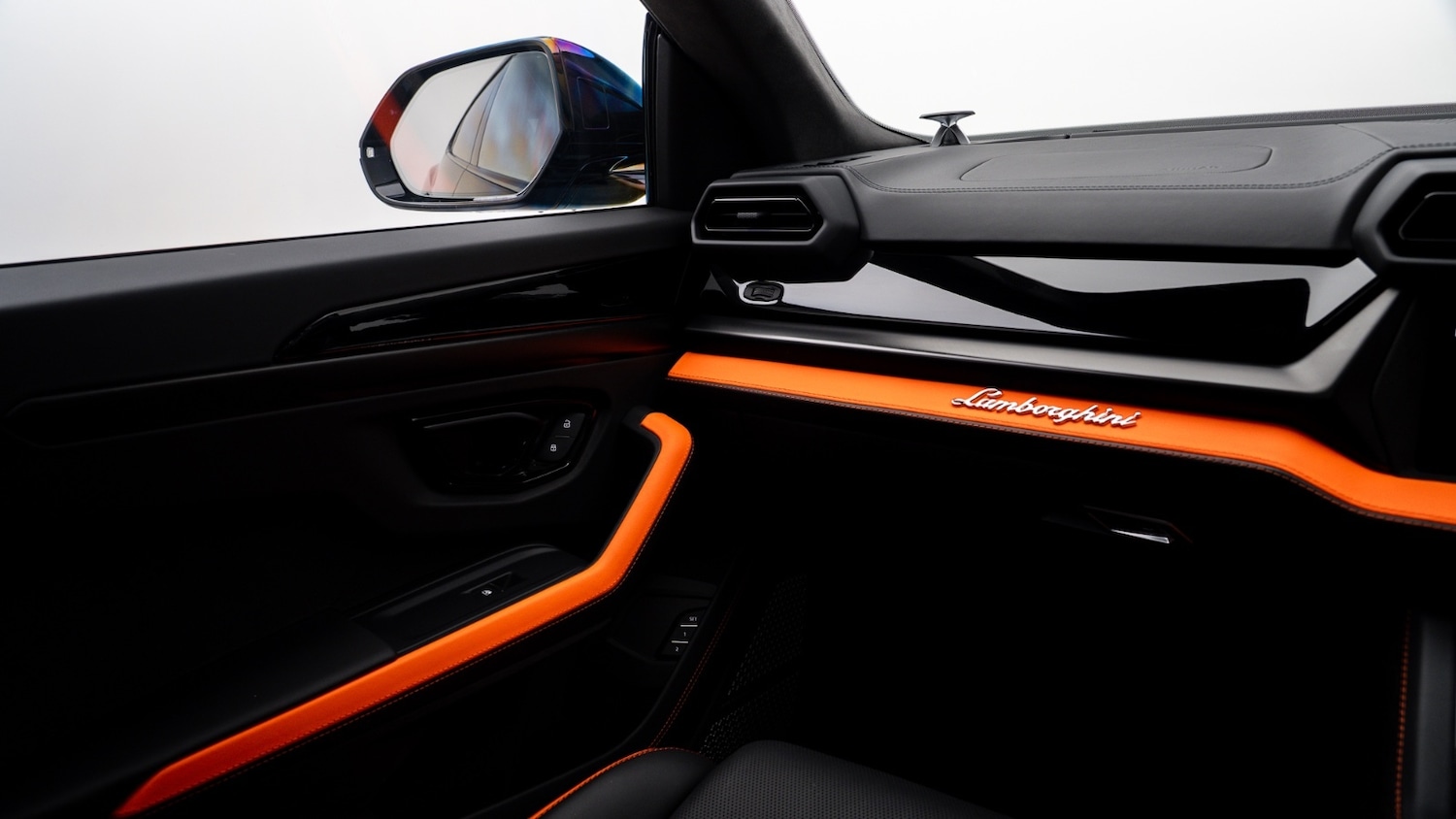 Used Lamborghini Urus 2025 for sale - 77903309: Photo 30