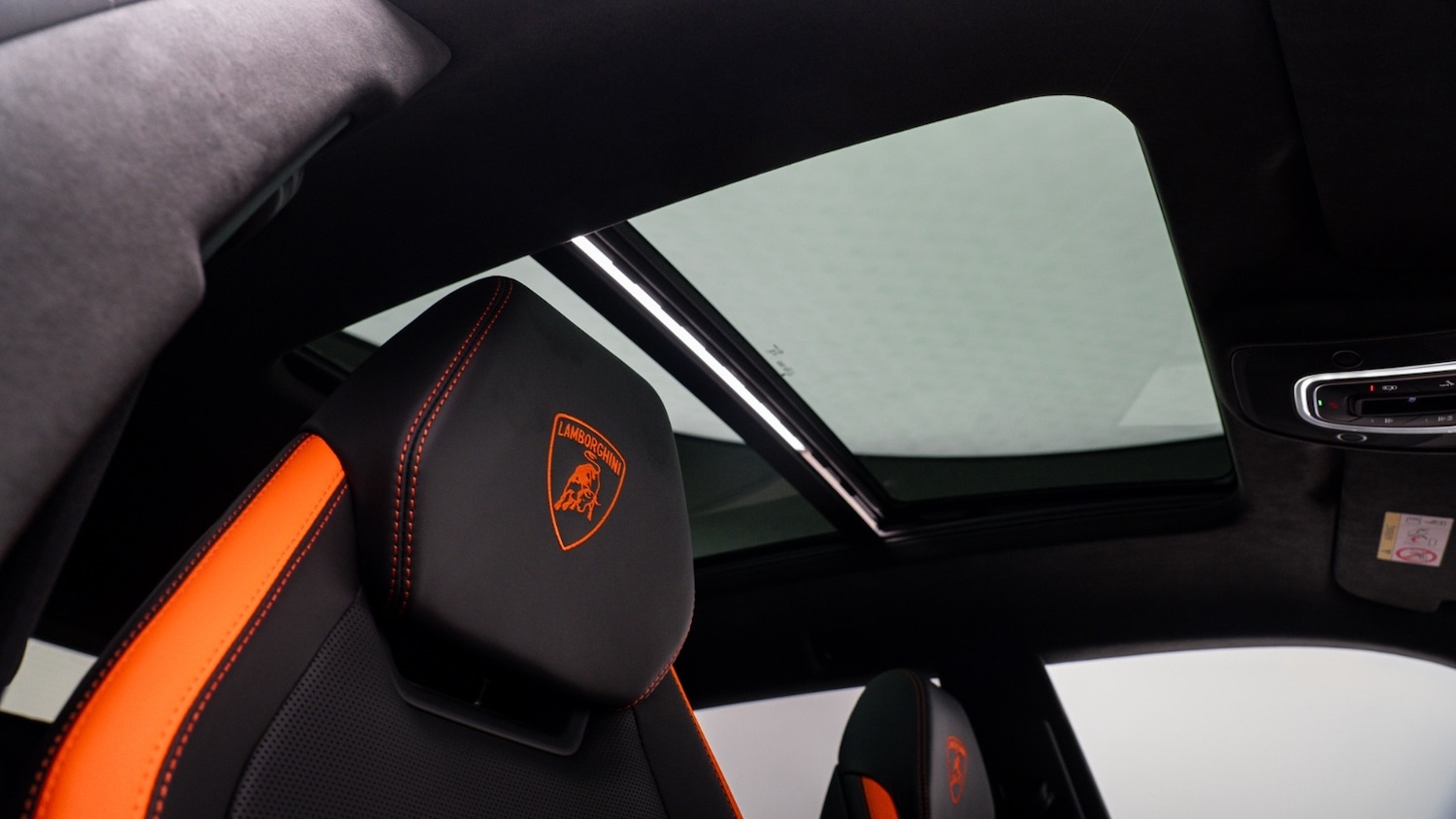 Used Lamborghini Urus 2025 for sale - 77903309: Photo 35