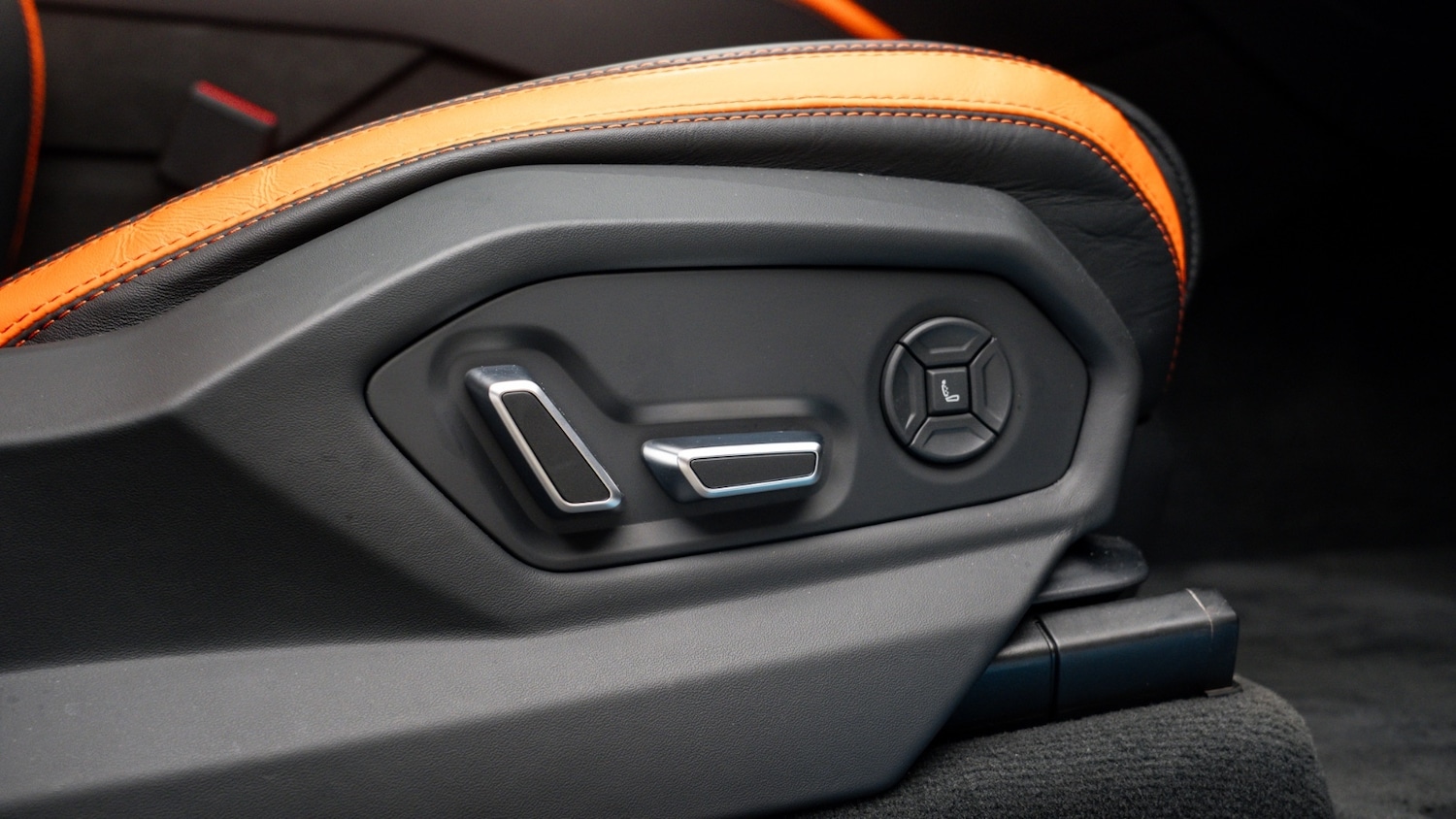 Used Lamborghini Urus 2025 for sale - 77903309: Photo 40