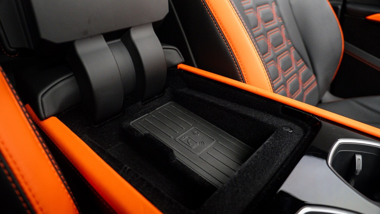 Used Lamborghini Urus 2025 for sale - 77903309: Photo 53