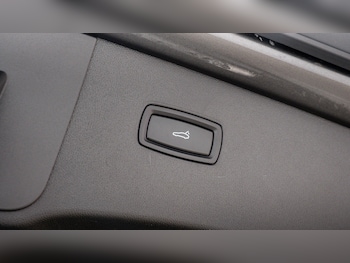 Used Porsche Cayenne 2023 for sale - 78630077: Photo