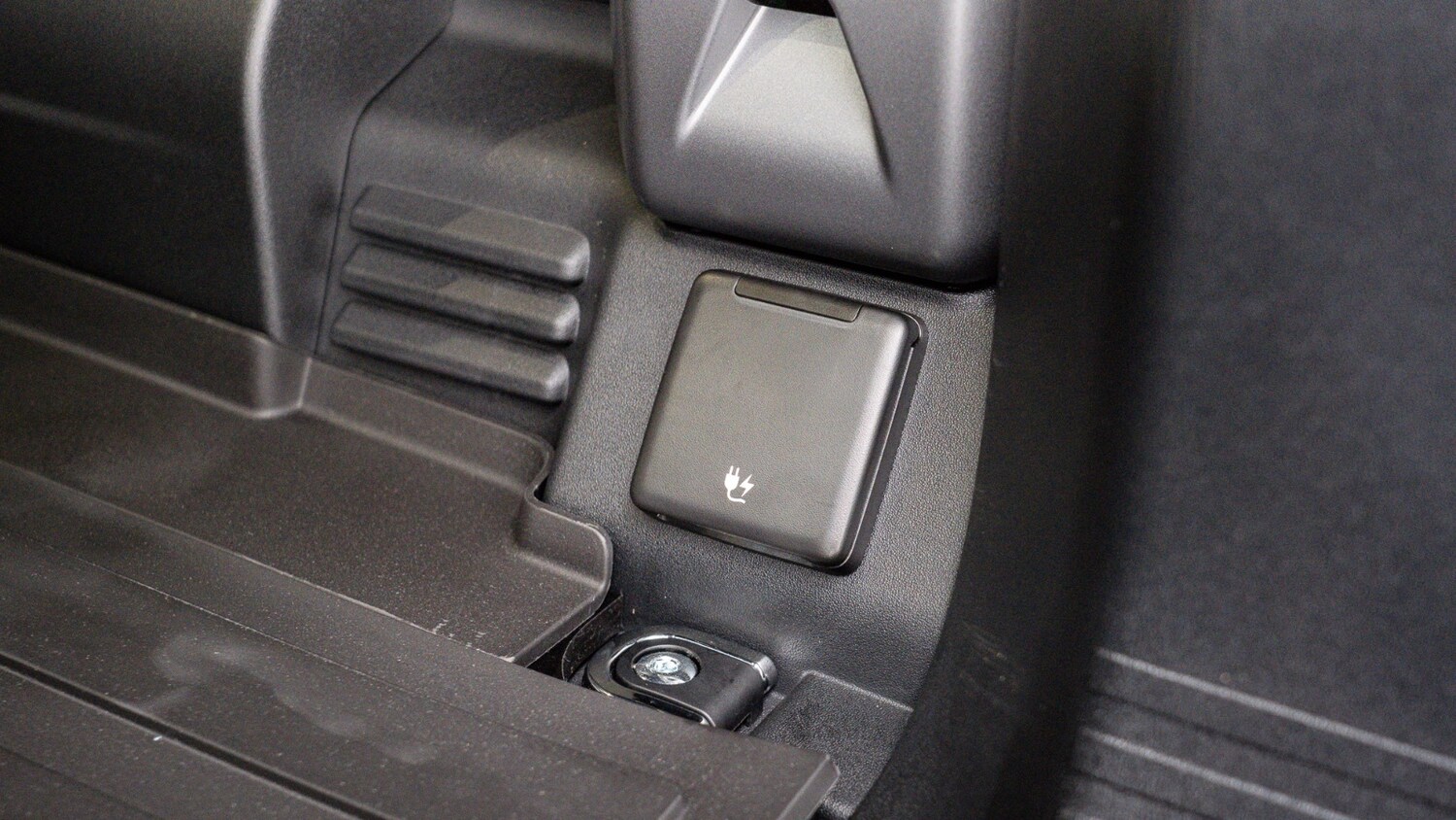 Used Land Rover Defender 2025 for sale - 77178082: Photo 11