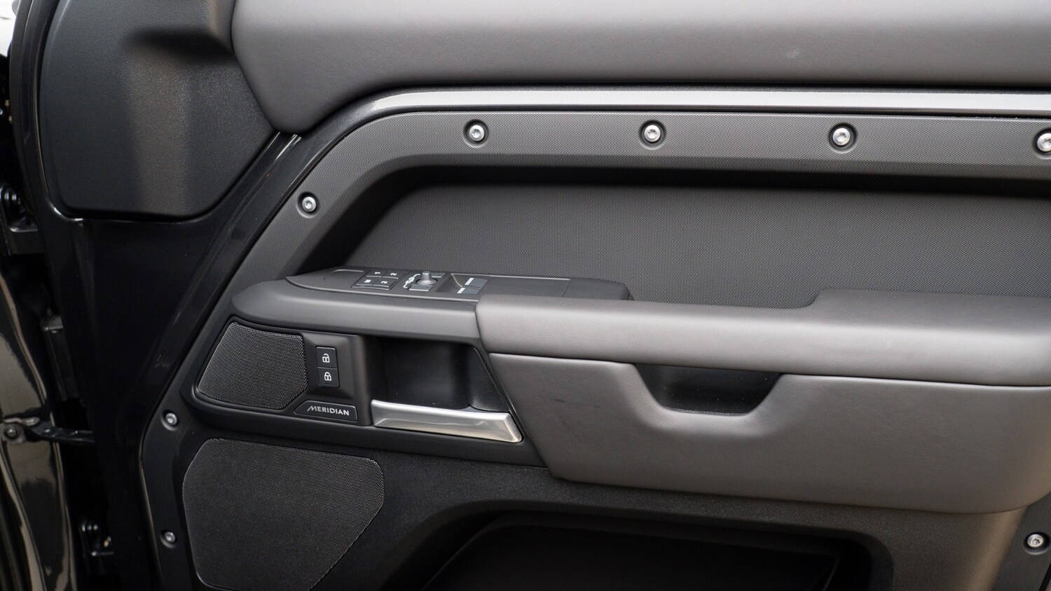 Used Land Rover Defender 2025 for sale - 77178082: Photo 12