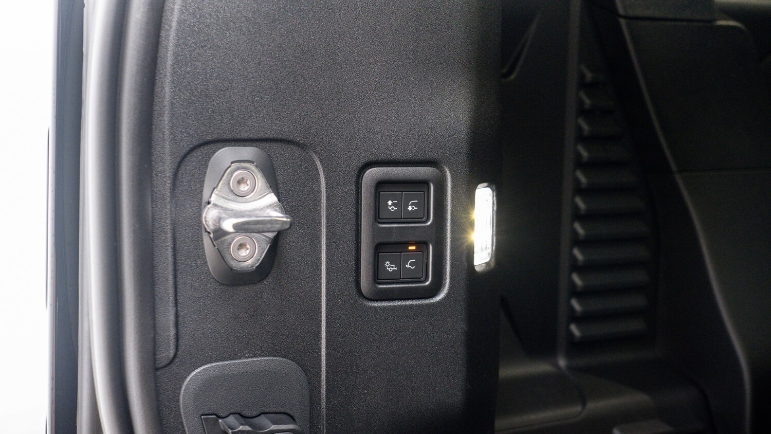 Used Land Rover Defender 2025 for sale - 77178082: Photo 9