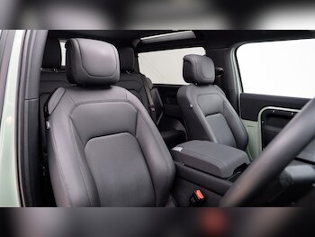 Used Land Rover Defender 2023 for sale - 77025455: Photo