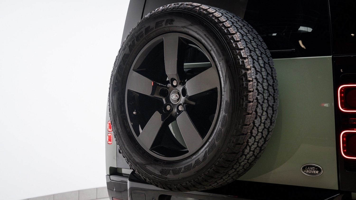 Used Land Rover Defender 2023 for sale - 77025455: Photo 43