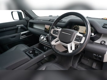 Used Land Rover Defender 2023 for sale - 76183836: Photo 2