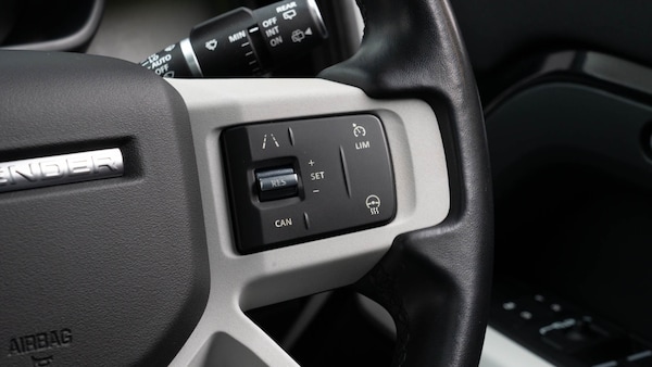 Used Land Rover Defender 2023 for sale - 76183836: Photo 30
