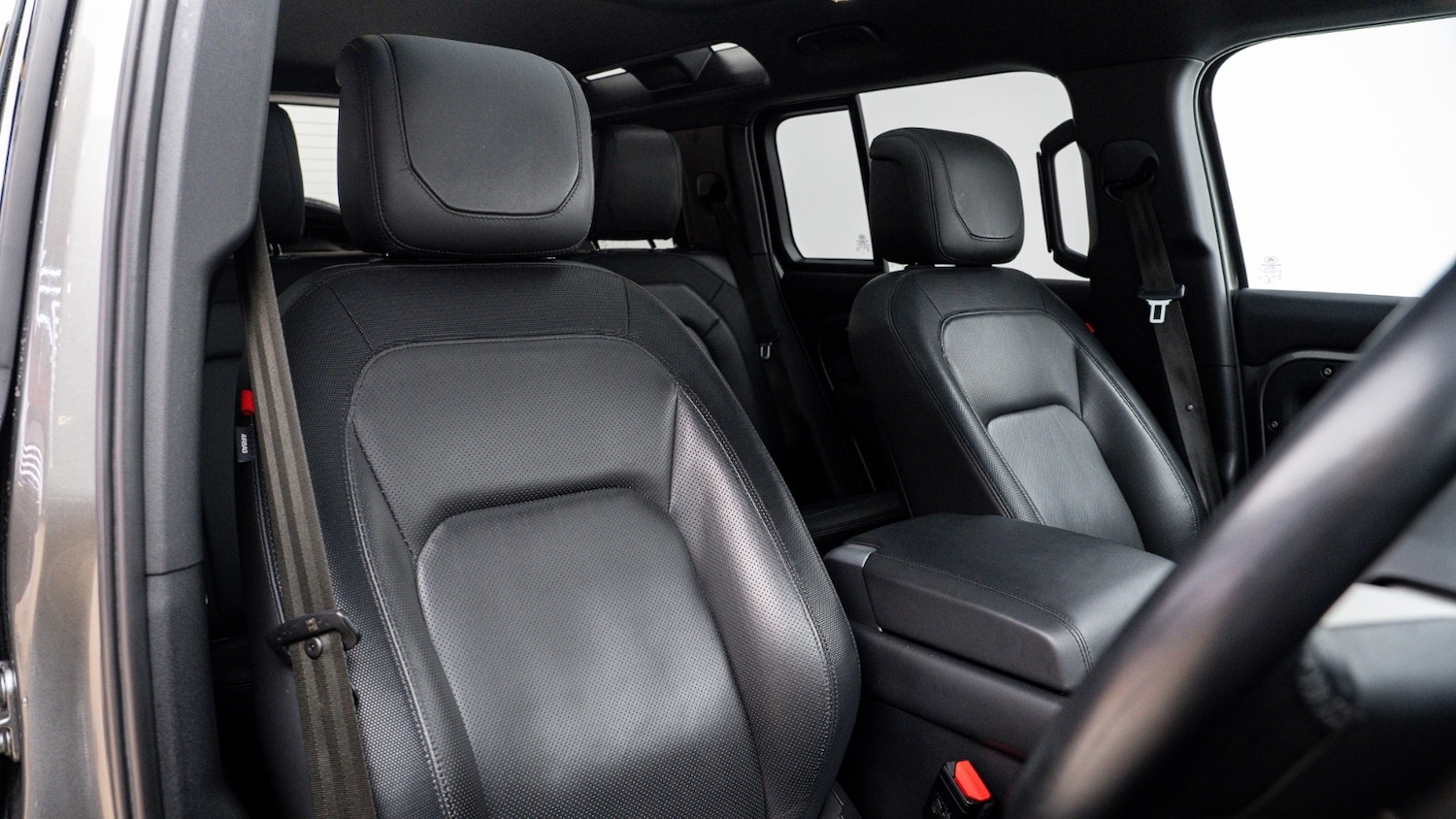 Used Land Rover Defender 2023 for sale - 76948514: Photo 3