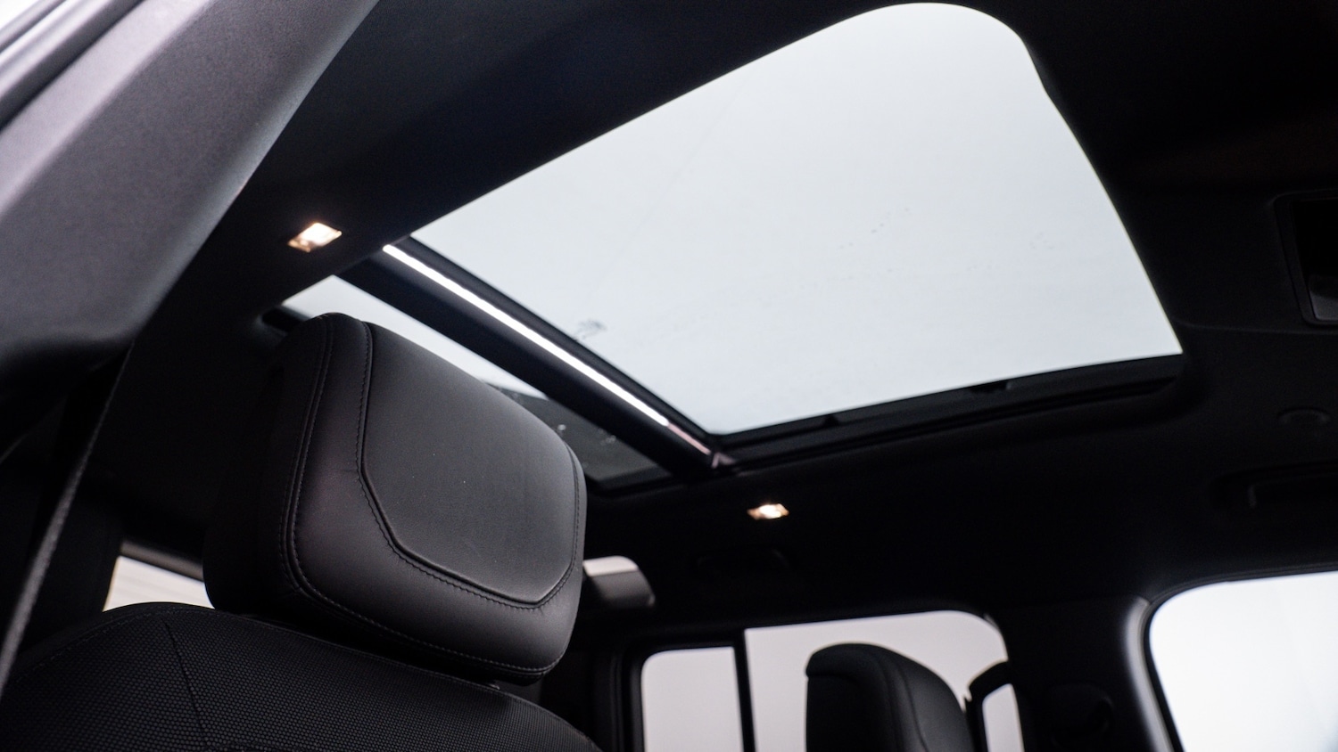 Used Land Rover Defender 2023 for sale - 76948514: Photo 30