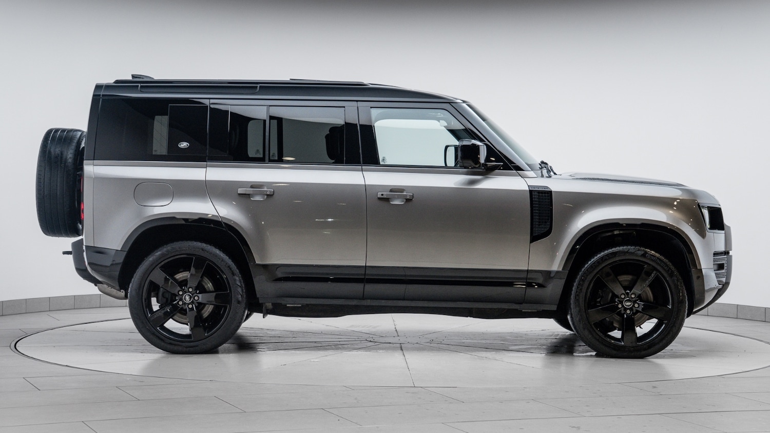 Used Land Rover Defender 2023 for sale - 76948514: Photo 5