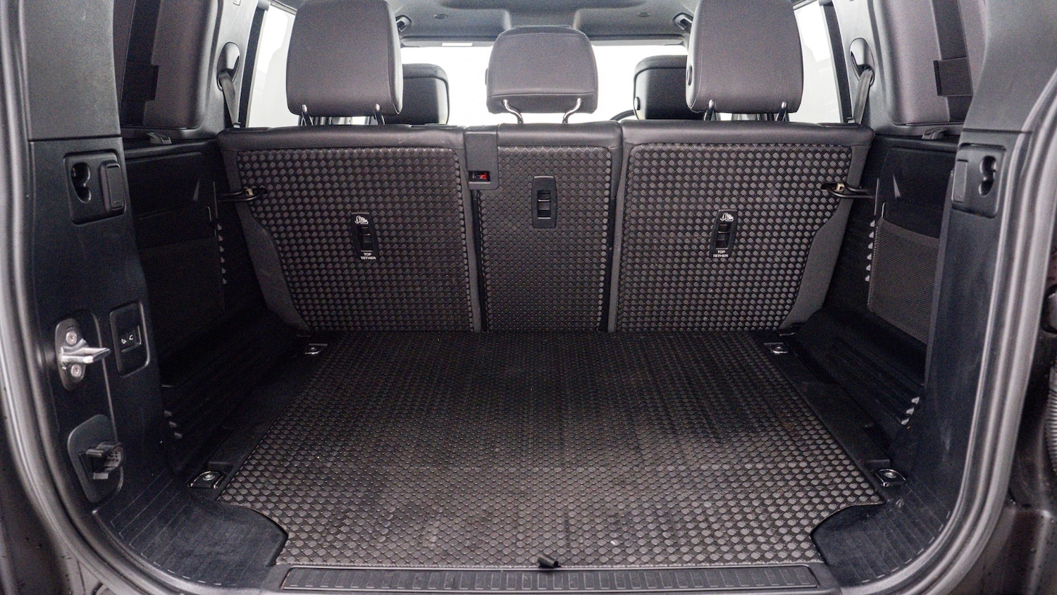 Used Land Rover Defender 2023 for sale - 76948514: Photo 8