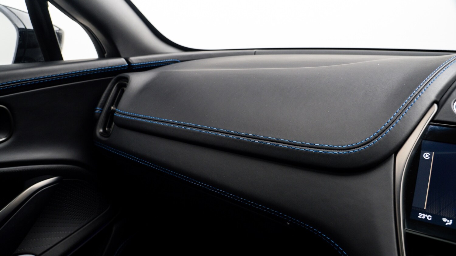 Used Aston Martin DBX 2022 for sale - 77570075: Photo 29