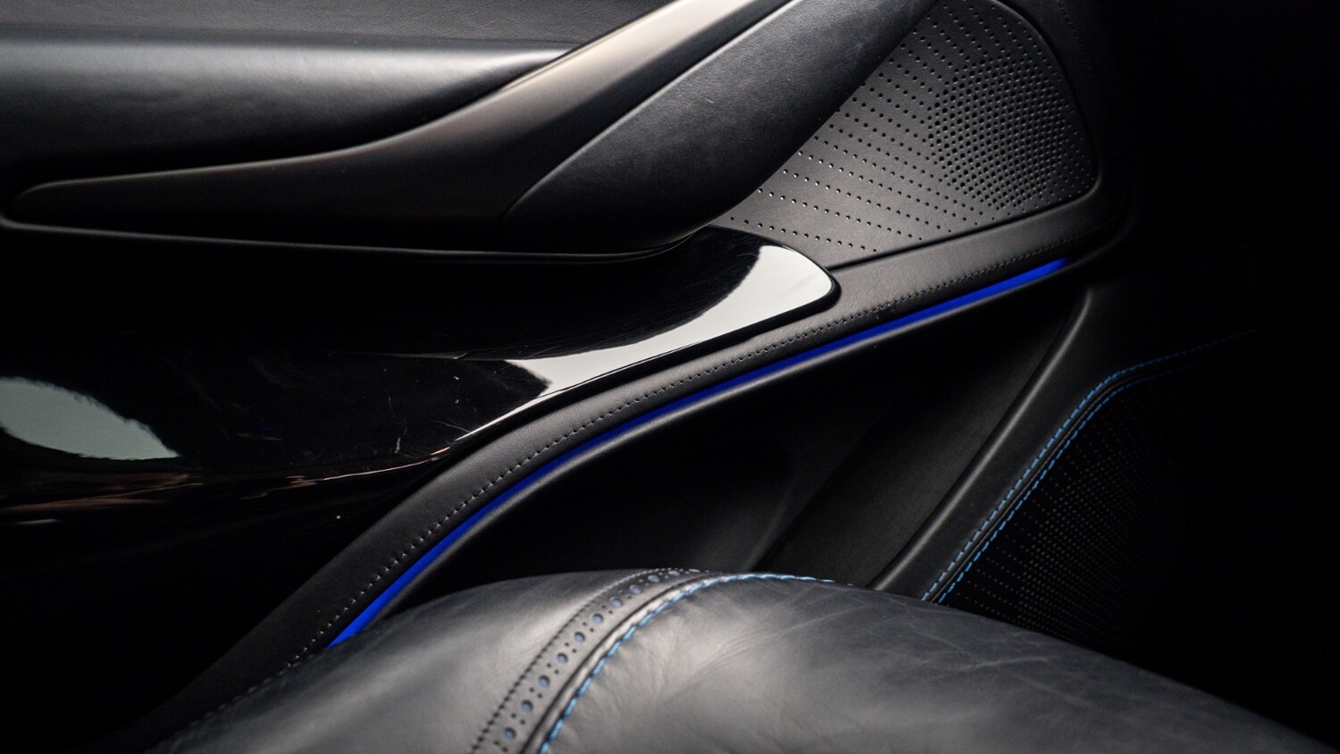 Used Aston Martin DBX 2022 for sale - 77570075: Photo 30