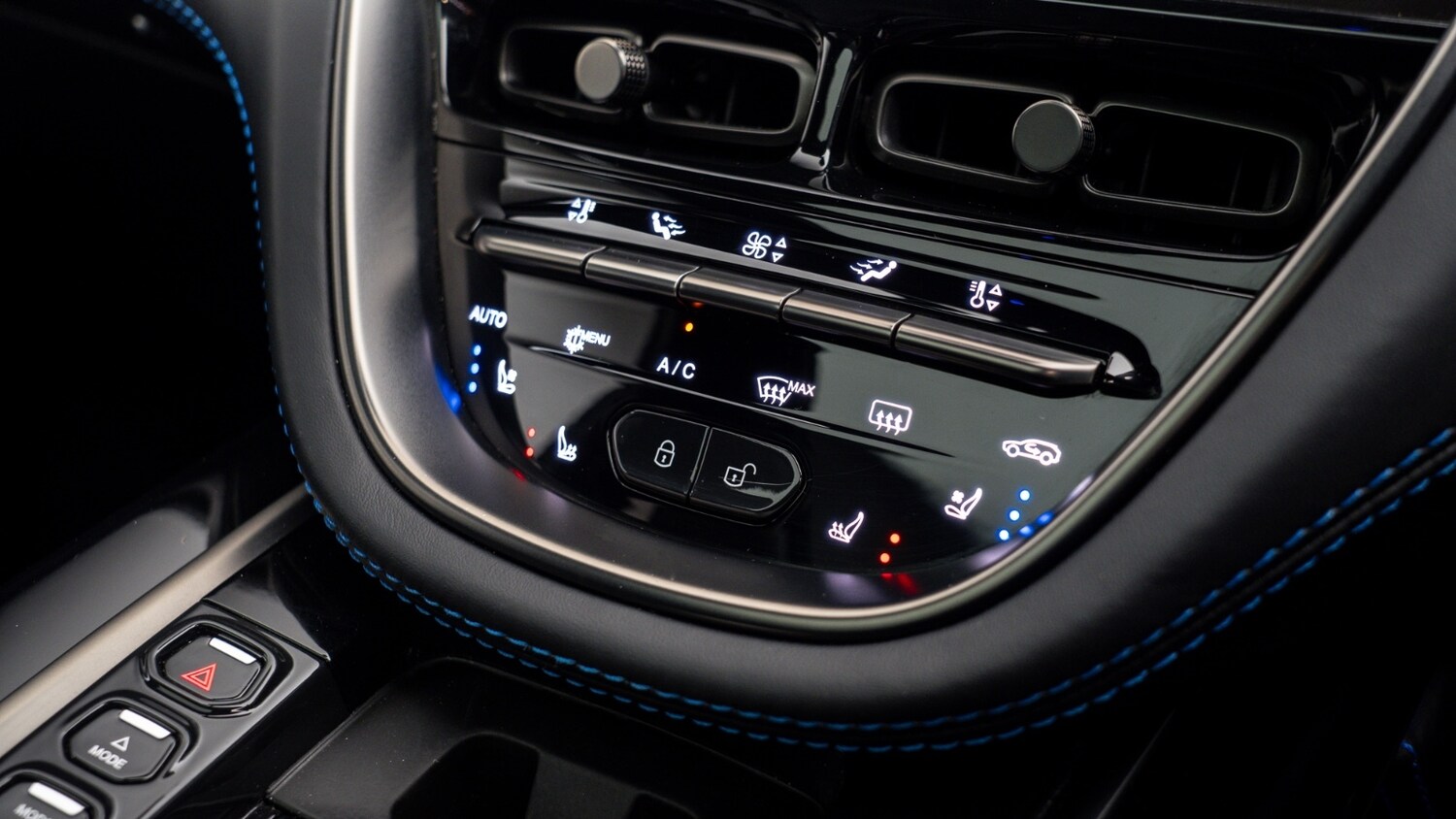 Used Aston Martin DBX 2022 for sale - 77570075: Photo 32