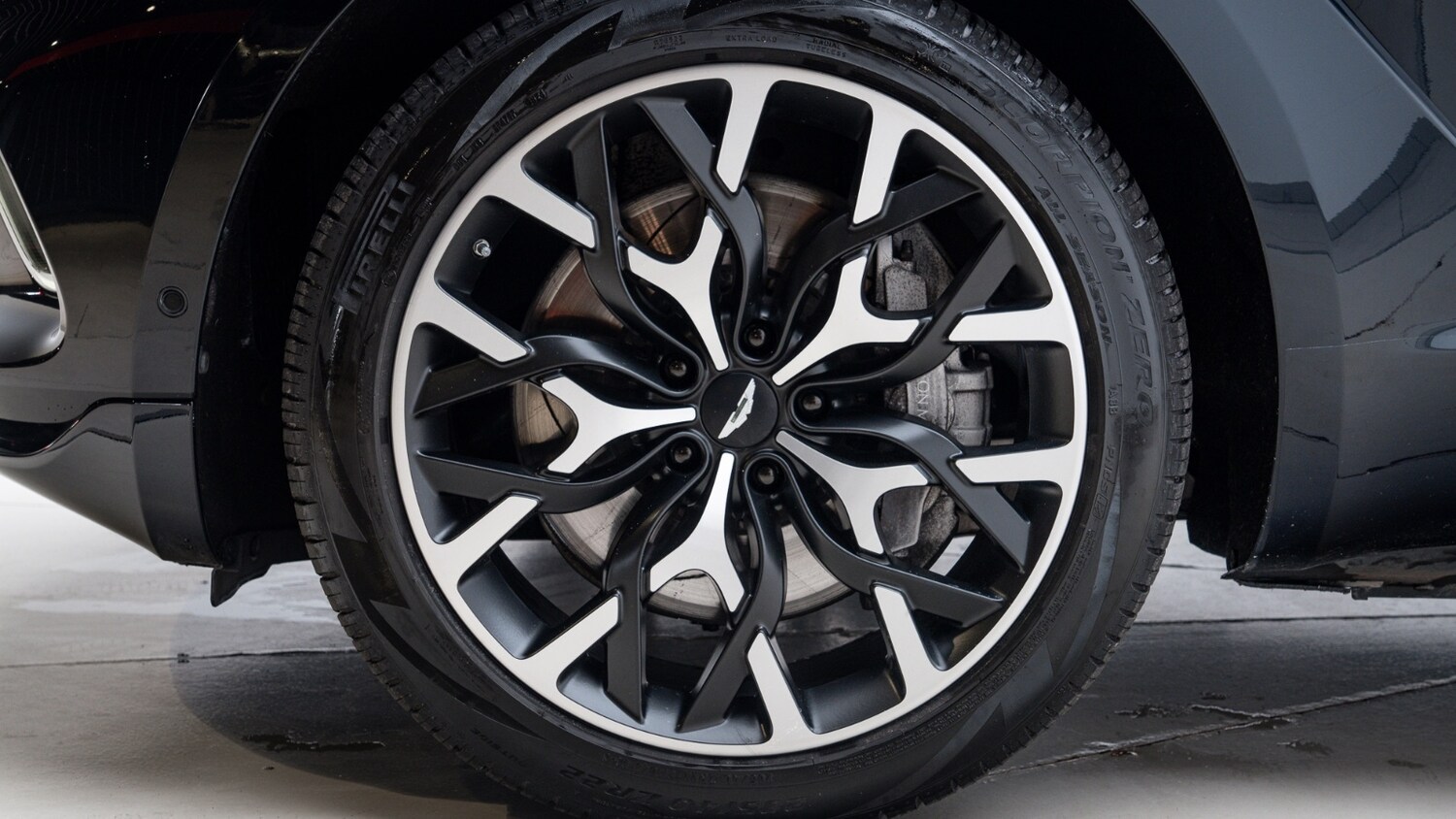 Used Aston Martin DBX 2022 for sale - 77570075: Photo 42