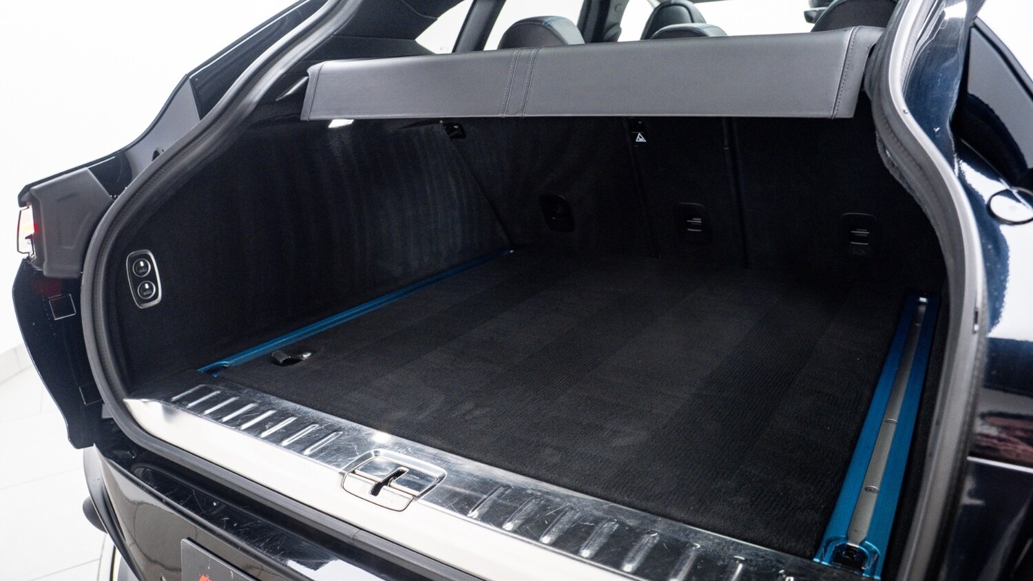 Used Aston Martin DBX 2022 for sale - 77570075: Photo 54