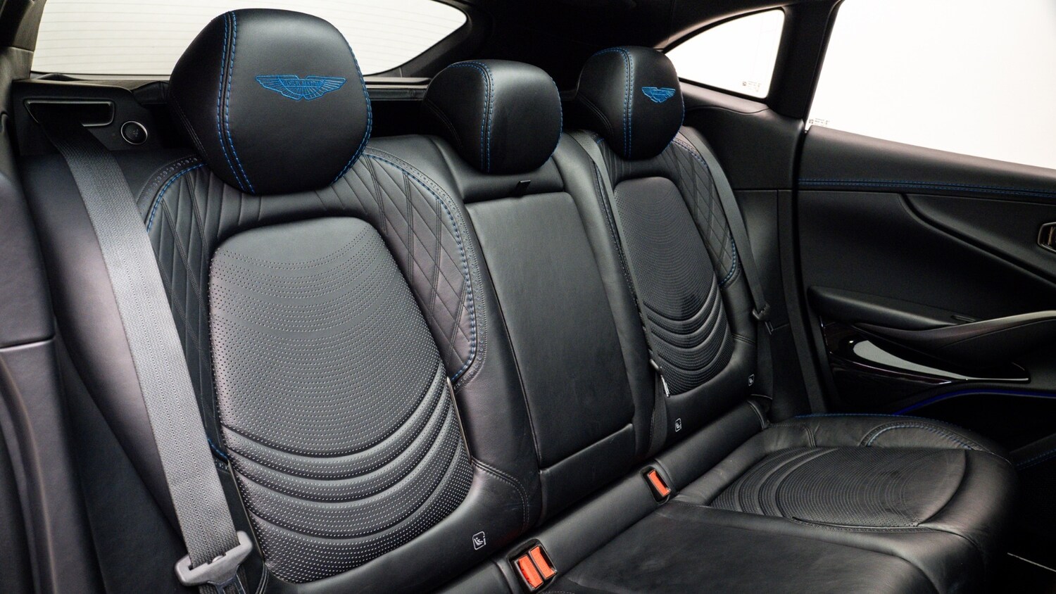 Used Aston Martin DBX 2022 for sale - 77570075: Photo 8