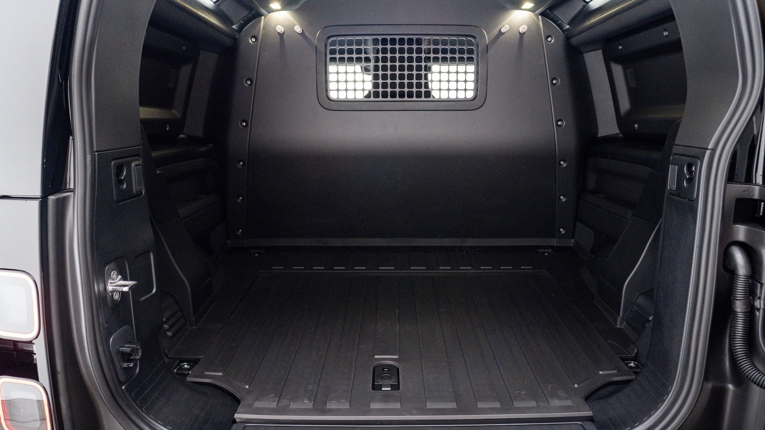 Used Land Rover Defender 2025 for sale - 76907880: Photo 4