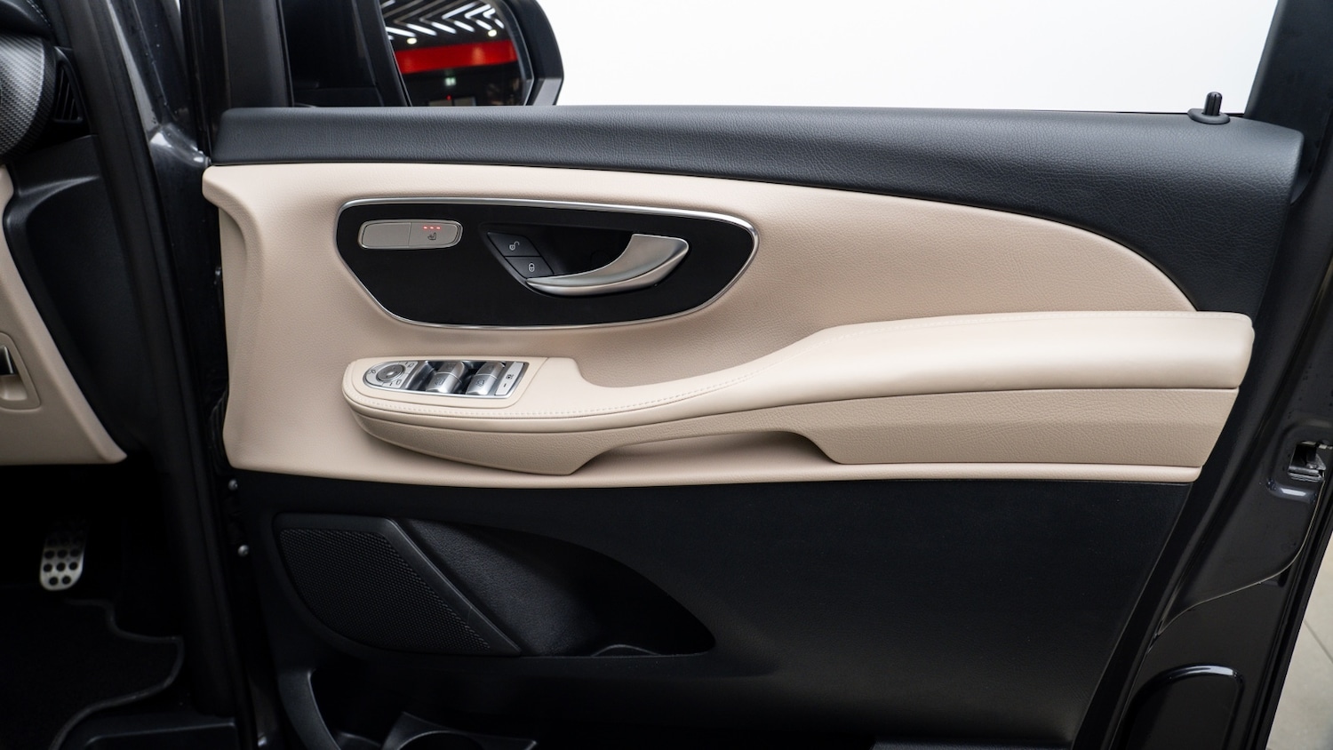 Used Mercedes-Benz V-Class 2023 for sale - 77545137: Photo 25