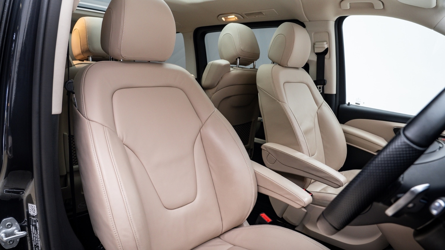 Used Mercedes-Benz V-Class 2023 for sale - 77545137: Photo 3