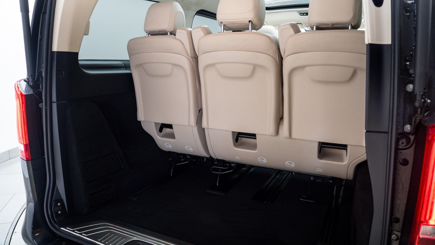 Used Mercedes-Benz V-Class 2023 for sale - 77545137: Photo 8