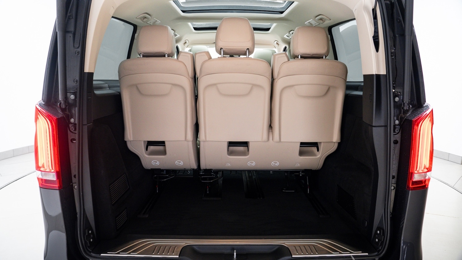 Used Mercedes-Benz V-Class 2023 for sale - 77545137: Photo 9