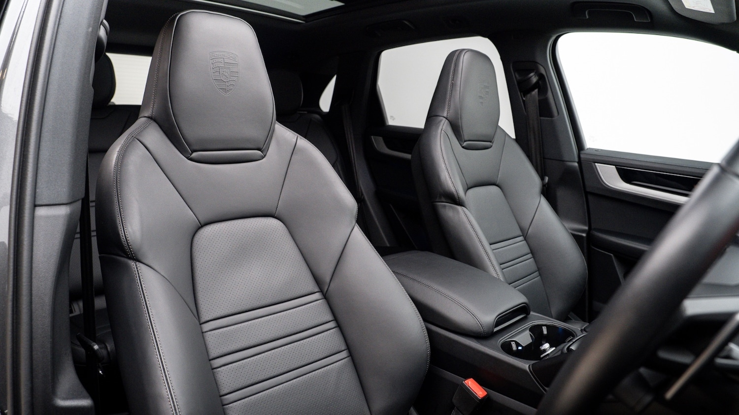 Used Porsche Cayenne 2025 for sale - 76874128: Photo 3