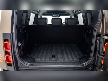 Used Land Rover Defender 2023 for sale - 78356568: Photo