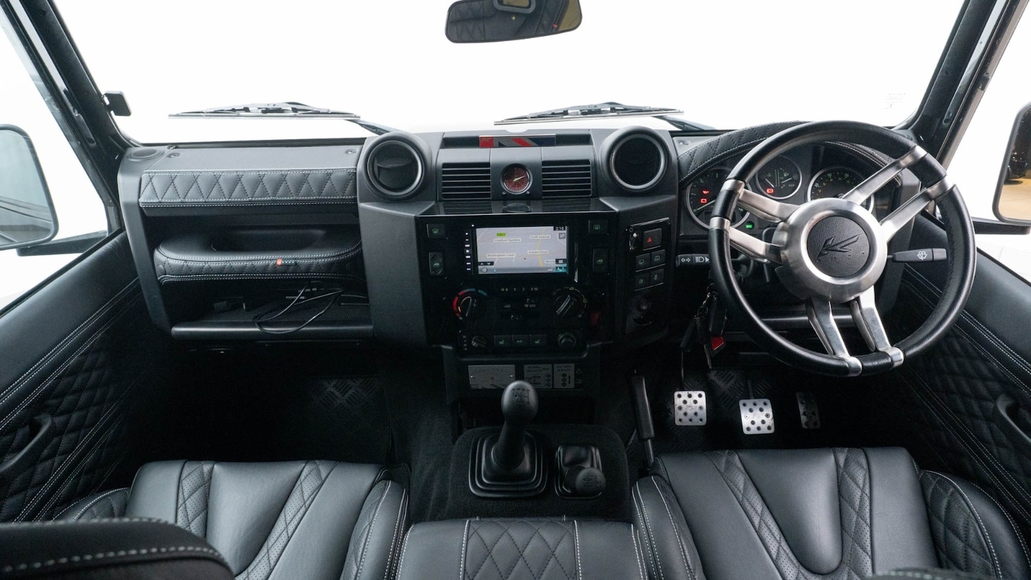 Used Land Rover Defender 2015 for sale - 76556784: Photo 2