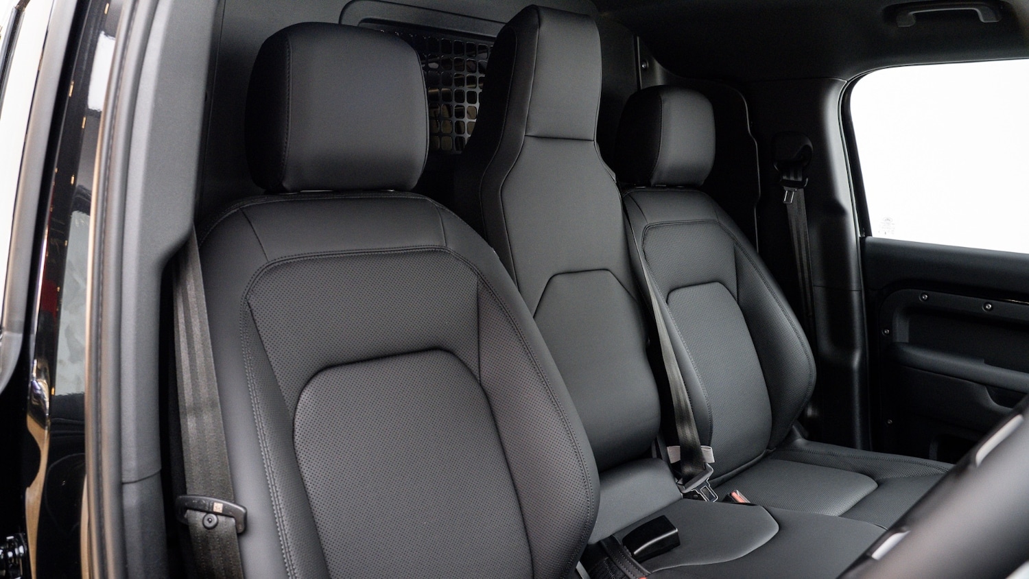 Used Land Rover Defender 2025 for sale - 77170486: Photo 3